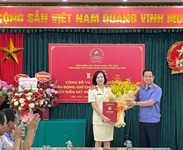 Lễ công bố và trao Quyết định điều động giữ chức vụ  Phó Viện trưởng Viện...